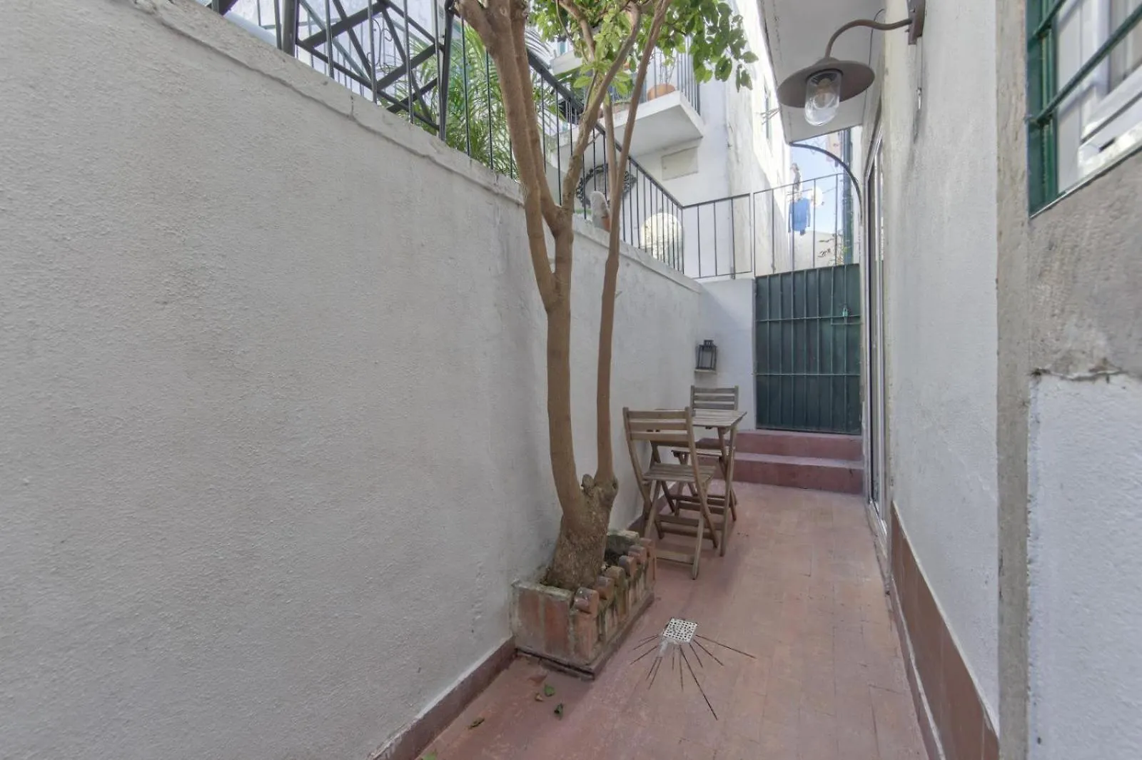 Appartamento Alfama Design With Terrace By Homing Lisbona